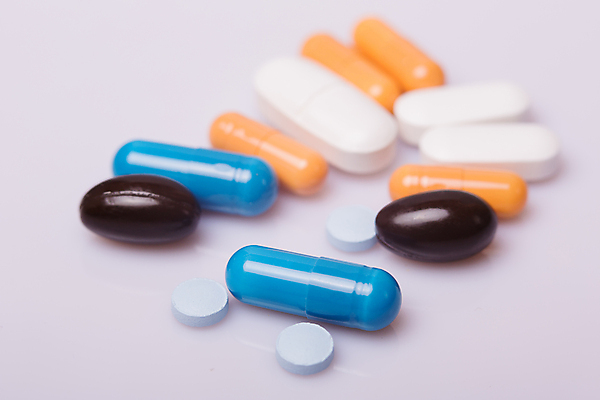 포토 JPG 해외이미지 의학 실내 근접촬영 사람없음 알약 다양 흰배경 해외202105 해외포토 뷰포인트 다수 백그라운드 내부 약 흰색 파일형식