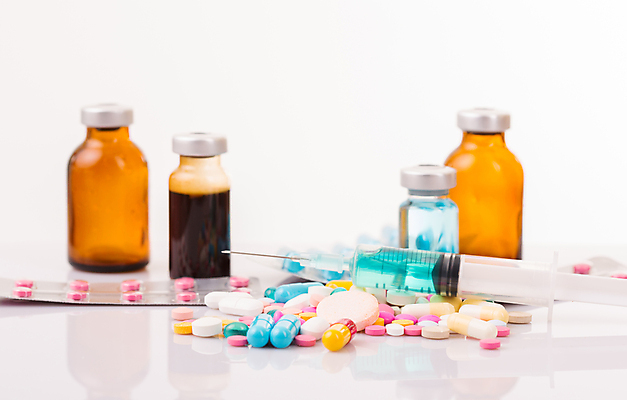 포토 JPG 해외이미지 의학 실내 주사기 사람없음 알약 약 다양 흰배경 주사약 바이알 해외202105 해외포토 다수 백그라운드 의료기기 내부 흰색 의료용품 파일형식