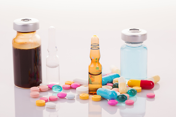 포토 JPG 해외이미지 의학 실내 사람없음 알약 약 반사 다양 흰배경 앰플 바이알 해외202105 해외포토 다수 백그라운드 내부 흰색 의료용품 파일형식