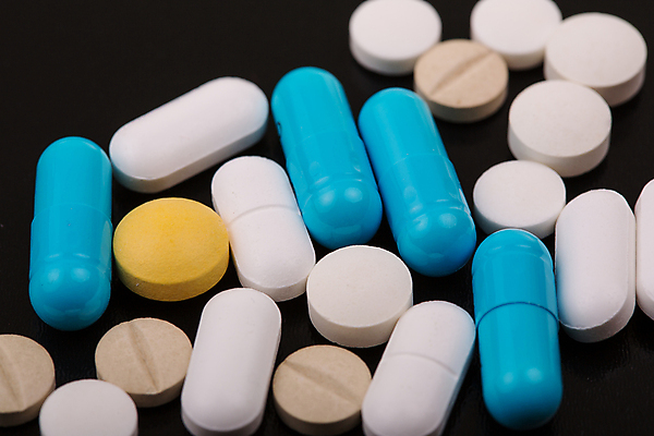 포토 JPG 해외이미지 의학 검은배경 실내 사람없음 알약 다양 해외202105 해외포토 다수 백그라운드 내부 약 검은색 파일형식