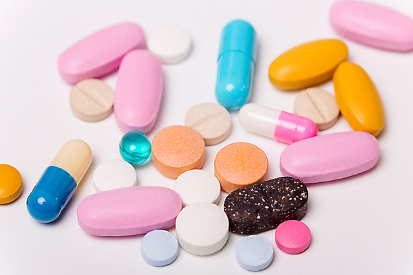 포토 JPG 해외이미지 의학 실내 사람없음 알약 다양 흰배경 해외202105 해외포토 다수 백그라운드 내부 약 흰색 파일형식