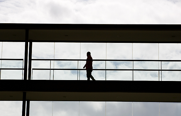포토 JPG 해외이미지 직업 남자 실루엣 여행 백그라운드 컨셉 비즈니스 건축양식 창문 성공 회의 바닥 실내 파노라마 한명 서기 사람 건물 사무실 숫자 방 도시 업무 비즈니스맨 센터 군중 종업원 직원 리더 반대 경영 해외202105 해외포토 문자 1 건축물 건축 모션 촬영기법 내부 작업 직장인 파일형식