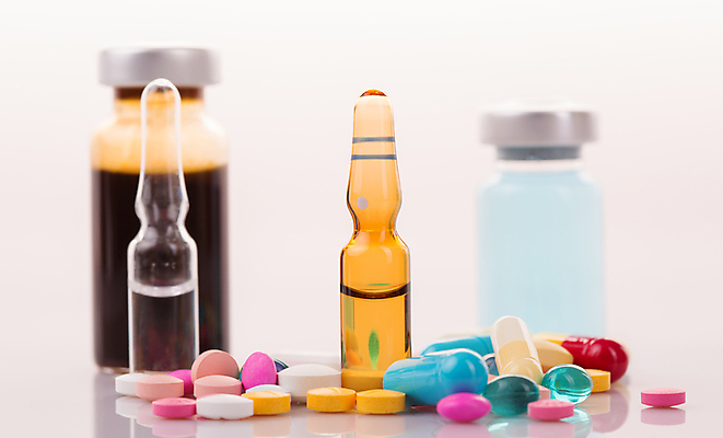 포토 JPG 해외이미지 의학 실내 사람없음 아웃포커스 알약 약 다양 흰배경 앰플 바이알 해외202105 해외포토 다수 백그라운드 촬영기법 내부 흰색 의료용품 파일형식