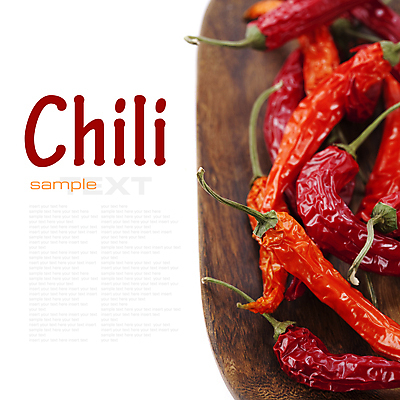 포토 JPG 해외이미지 식재료 타이포그라피 사람없음 흰배경 매움 홍고추 나무접시 말린고추 카피스페이스 해외202004 해외포토 문자 접시 백그라운드 고추 공백 흰색 맛 파일형식