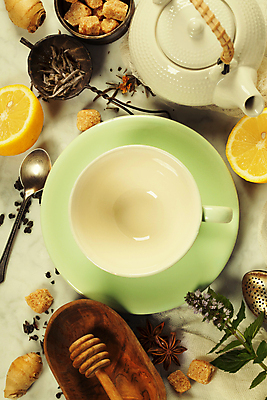 포토 JPG 해외이미지 실내 사람없음 숟가락 도자기 찻잔 찻주전자 레몬 흰배경 찻잎 허니디퍼 해외202004 해외포토 백그라운드 과일 주전자 잔 수저 내부 차_음료 흰색 도구 파일형식