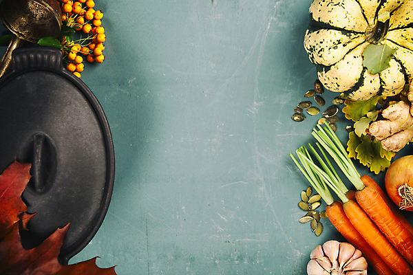 포토 JPG 해외이미지 스튜디오촬영 꽃 잎 호박 실내 마늘 사람없음 하이앵글 당근 냄비 파란배경 생강 단호박수프 호박씨 해외202004 해외포토 식물 뷰포인트 백그라운드 채소 뿌리채소 씨앗 내부 파란색 수프 솥 파일형식