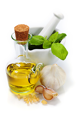 포토 JPG 해외이미지 유리병 마늘 사람없음 올리브오일 흰배경 절구 잣 바질 절굿공이 해외202004 해외포토 백그라운드 채소 병_용기 견과류 흰색 도구 기름_음식 파일형식
