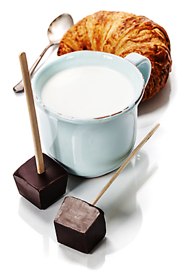 포토 JPG 해외이미지 빵 건강 사람없음 초콜릿 숟가락 우유 머그컵 흰배경 유기농 이쑤시개 칼슘 해외202004 해외포토 웰빙 음식 백그라운드 디저트 유제품 수저 컵 흰색 파일형식