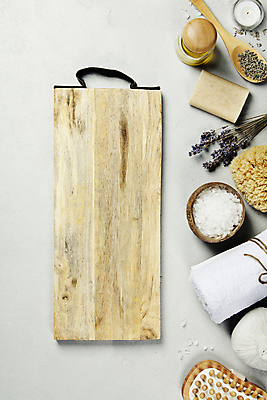 포토 JPG 해외이미지 실내 사람없음 하이앵글 수건 흰배경 아로마 비누 아로마테라피 라벤더 나무도마 나무받침 브러쉬빗 허브볼 아로마오일 입욕소금 해외202004 해외포토 꽃 뷰포인트 백그라운드 도마 내부 목재 위생용품 흰색 미용용품 오일_화장품 허브 받침대 소금 테라피 파일형식