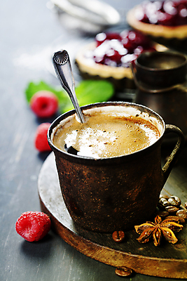 포토 JPG 해외이미지 스튜디오촬영 커피 디저트 실내 사람없음 아웃포커스 커피잔 티스푼 산딸기 해외202004 팔각회향 해외포토 음료 음식 과일 잔 촬영기법 내부 숟가락 향신료 파일형식