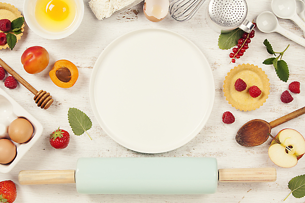 포토 JPG 해외이미지 그릇 접시 딸기 사람없음 하이앵글 계란 사과 민트 계란껍데기 흰배경 산딸기 밀가루 거품기 밀대 나무숟가락 계란판 살구 크랜베리 타르트 허니디퍼 카피스페이스 해외202004 해외포토 식기 열매 빵 뷰포인트 백그라운드 과일 주방용품 알 숟가락 공백 흰색 도구 가루 허브 파이_빵 파일형식