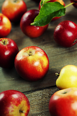 포토 JPG 해외이미지 잎 실내 사람없음 여러개 신선 사과 나무바닥 해외202004 해외포토 식물 다수 과일 바닥 내부 파일형식