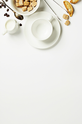 포토 JPG 해외이미지 스튜디오촬영 커피 실내 사람없음 쿠키 커피잔 컵받침 프림 해외202004 해외포토 음료 디저트 잔 내부 받침대 파일형식