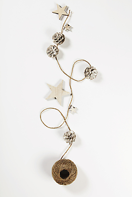 포토 JPG 해외이미지 별 크리스마스 크리스마스용품 실내 사람없음 목재 흰배경 솔방울 노끈 크리스마스배경 해외202004 해외포토 자연요소 나무 기념일 줄 백그라운드 재료 내부 흰색 용품 파일형식