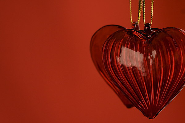 포토 JPG 해외이미지 유리 실내 사랑 근접촬영 사람없음 장식 하트 오브젝트 빨간배경 해외202004 해외포토 모양 감정 뷰포인트 백그라운드 재질 내부 빨간색 파일형식