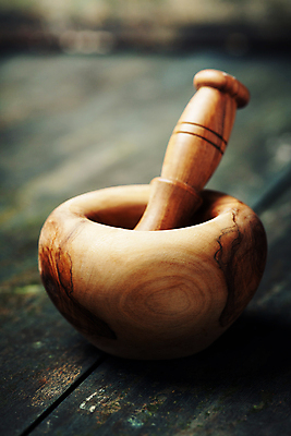 포토 JPG 해외이미지 실내 근접촬영 사람없음 아웃포커스 나무바닥 아로마 절구 아로마테라피 해외202004 해외포토 뷰포인트 바닥 촬영기법 내부 도구 테라피 파일형식