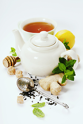 포토 JPG 해외이미지 실내 사람없음 도자기 차 찻잔 찻주전자 레몬 흰배경 생강 찻잎 허니디퍼 해외202004 해외포토 음료 백그라운드 채소 과일 주전자 잔 내부 차_음료 흰색 도구 파일형식