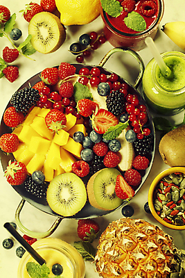 포토 JPG 해외이미지 음료 딸기 잔 실내 키위 사람없음 파인애플 블루베리 망고 블랙베리 노란배경 스무디 크랜베리 해외202004 해외포토 식기 열매 백그라운드 과일 내부 노란색 열대과일 파일형식