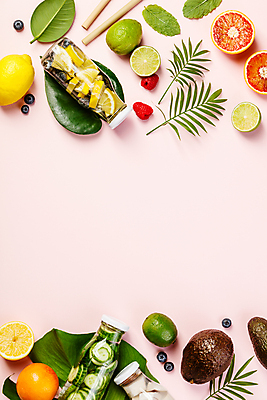 포토 JPG 해외이미지 조각 채소 과일 오이 귤 건강 사람없음 하이앵글 레몬 레모네이드 채식 라임 코코넛 다이어트음식 저칼로리식단 플랫레이 분홍색배경 비건 해외202004 해외포토 뷰포인트 분홍색 백그라운드 다이어트 플랫 식단 에이드 저칼로리 채식주의자 파일형식