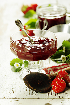 포토 JPG 해외이미지 꽃 딸기 유리병 디저트 사람없음 숟가락 설탕 흰배경 유기농 유리그릇 나무숟가락 딸기잼 스쿱 해외202004 해외포토 식물 그릇 웰빙 음식 백그라운드 과일 유리 병_용기 수저 흰색 잼 파일형식