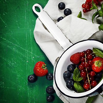 포토 JPG 해외이미지 그릇 딸기 사람없음 담기 블루베리 산딸기 블랙베리 해외202004 해외포토 식기 과일 모션 파일형식