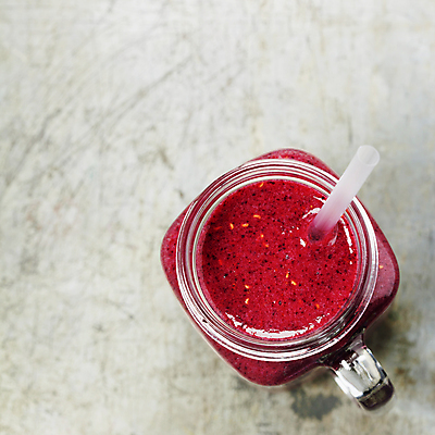 포토 JPG 해외이미지 음료 잔 실내 사람없음 흰배경 베리스무디 스무디 해외202004 해외포토 식기 백그라운드 내부 흰색 파일형식