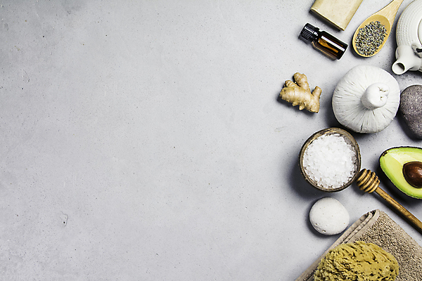 포토 JPG 해외이미지 실내 사람없음 하이앵글 수건 숟가락 찻주전자 흰배경 아로마 아로마테라피 생강 아보카도 스톤 스펀지 허니디퍼 허브볼 카피스페이스 아로마오일 입욕소금 해외202004 해외포토 뷰포인트 백그라운드 채소 과일 주전자 수저 내부 위생용품 공백 흰색 도구 미용용품 오일_화장품 소금 테라피 파일형식