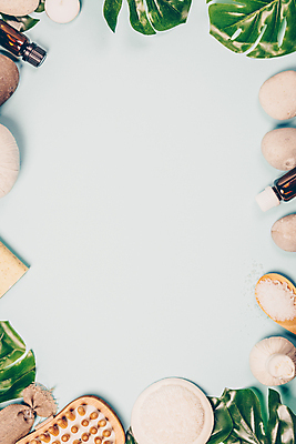 포토 JPG 해외이미지 잎 프레임 사람없음 위생용품 스파용품 아로마테라피 브러쉬빗 입욕소금 해외202004 해외포토 식물 생활용품 스파 미용용품 오브젝트 소금 테라피 파일형식