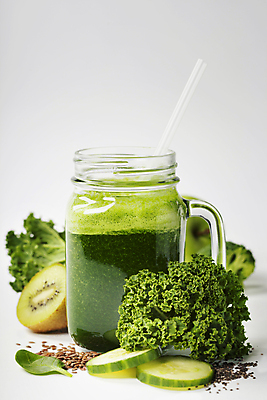 포토 JPG 해외이미지 채소 오이 건강 키위 빨대 사람없음 주스 머그컵 브로콜리 채식 다이어트음식 스무디 저칼로리식단 케일 디톡스 비건 해외202004 해외포토 음료 다이어트 과일 컵 식단 저칼로리 채식주의자 파일형식