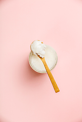 포토 JPG 해외이미지 유리병 사람없음 하이앵글 피부관리 코코넛 나무숟가락 코코넛오일 분홍색배경 해외202004 해외포토 뷰포인트 분홍색 백그라운드 과일 병_용기 뷰티 숟가락 오일_음식 파일형식