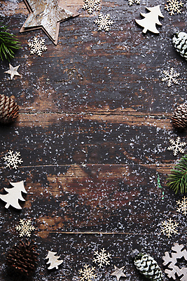 포토 JPG 해외이미지 별 잎 크리스마스 크리스마스용품 프레임 눈꽃 실내 사람없음 목재 눈송이 나무바닥 솔방울 트리모양 카피스페이스 크리스마스배경 해외202004 해외포토 자연요소 모양 나무 식물 기념일 백그라운드 재료 바닥 눈_날씨 내부 크리스마스트리 공백 용품 파일형식