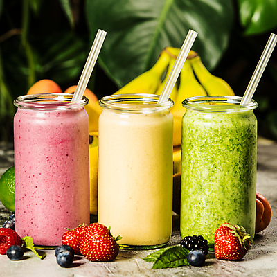 포토 JPG 해외이미지 음료 잔 실내 빨대 사람없음 야채주스 세잔 야채음료 열대잎 바나나스무디 딸기스무디 해외202004 해외포토 식기 잎 3 내부 주스 스무디 파일형식