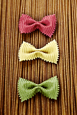 포토 해외이미지 실내 근접촬영 사람없음 장식 가득함 일렬 파르팔레 파스타면 통밀 해외202004 해외포토 뷰포인트 파스타 내부 면류 밀 파일형식