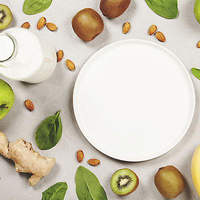 포토 JPG 해외이미지 접시 채소 과일 바나나 건강 키위 사람없음 주스 우유 우유병 사과 채식 아몬드 다이어트음식 스무디 저칼로리식단 플랫레이 해외202004 해외포토 식기 음료 다이어트 병_용기 유제품 견과류 플랫 식단 저칼로리 파일형식