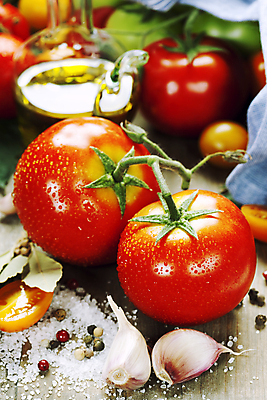 포토 JPG 해외이미지 토마토 방울토마토 실내 마늘 사람없음 아웃포커스 신선 담기 해외202004 해외포토 채소 모션 촬영기법 내부 파일형식