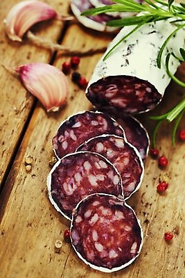 포토 JPG 해외이미지 단면 실내 마늘 사람없음 나무바닥 슬라이스 노끈 로즈메리 살라미 통후추 해외202004 해외포토 줄 채소 바닥 내부 허브 후추 파일형식