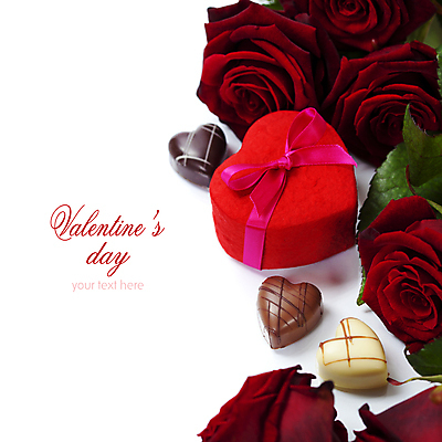 포토 JPG 해외이미지 실내 발렌타인데이 사랑 사람없음 선물상자 장미 초콜릿 오브젝트 흰배경 하트상자 해외202004 해외포토 꽃 감정 백그라운드 데이이벤트 디저트 선물 내부 상자 흰색 파일형식