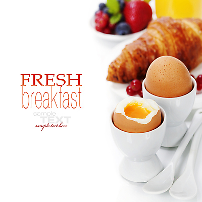 포토 JPG 해외이미지 딸기 실내 타이포그라피 사람없음 계란 숟가락 아침식사 크루아상 흰배경 블루베리 베리 삶은계란 계란꽂이 카피스페이스 해외202004 해외포토 문자 빵 백그라운드 과일 수저 내부 알 식사 공백 흰색 계란요리 꽂이 파일형식