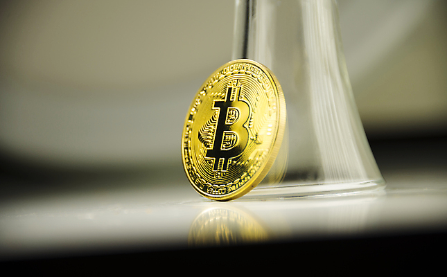 포토 JPG 해외이미지 유리병 실내 사람없음 아웃포커스 경제 디지털 동전 가상화폐 해외202004 해외202105 해외포토 돈 병_용기 촬영기법 내부 파일형식