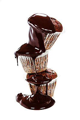 포토 JPG 해외이미지 실내 사람없음 쌓기 초콜릿 흐름 달콤 컵케이크 흰배경 초코맛 초코시럽 해외202004 해외포토 백그라운드 컨셉 모션 디저트 내부 케이크 흰색 맛 시럽 파일형식