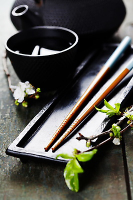 포토 JPG 해외이미지 스튜디오촬영 젓가락 실내 사람없음 찻잔 찻주전자 해외202004 해외포토 주전자 잔 수저 내부 파일형식