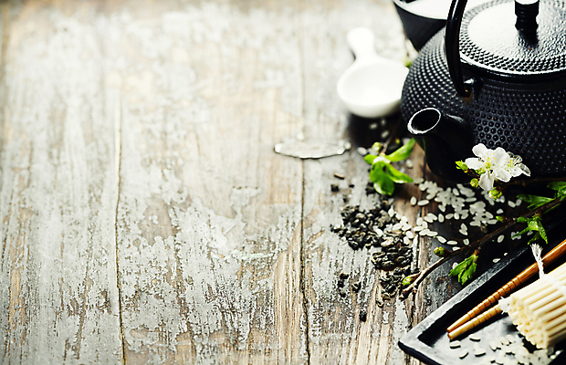 포토 JPG 해외이미지 스튜디오촬영 꽃 젓가락 실내 사람없음 쌀 찻주전자 해외202004 해외포토 식물 주전자 곡류 수저 내부 파일형식