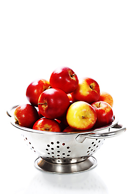 포토 JPG 해외이미지 실내 사람없음 신선 채망 사과 흰배경 담기 해외202004 해외포토 백그라운드 과일 모션 주방용품 내부 흰색 파일형식