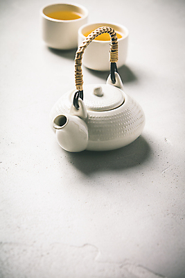 포토 JPG 해외이미지 실내 사람없음 도자기 찻잔 찻주전자 흰배경 해외202004 해외포토 백그라운드 주전자 잔 내부 흰색 파일형식