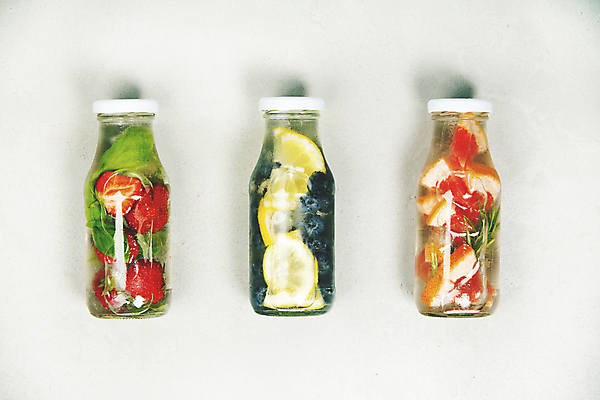 포토 JPG 해외이미지 조각 채소 과일 딸기 건강 사람없음 하이앵글 레몬 허브 채식 바질 다이어트음식 저칼로리식단 디톡스 비건 해외202004 해외포토 식물 뷰포인트 다이어트 식단 저칼로리 채식주의자 파일형식