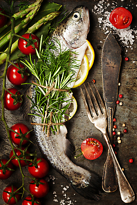 포토 JPG 해외이미지 포크 방울토마토 실내 어류 사람없음 하이앵글 나이프 묶기 레몬 해산물 아스파라거스 후추 바질 노끈 로즈메리 무지개송어 해외202004 해외포토 식기 줄 뷰포인트 토마토 채소 과일 모션 내부 수중동물 칼 허브 향신료 송어 파일형식