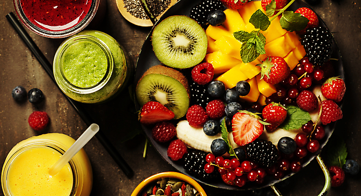 포토 JPG 해외이미지 음료 딸기 잔 실내 키위 사람없음 블루베리 망고 블랙베리 스무디 크랜베리 갈색배경 해외202004 해외포토 식기 열매 백그라운드 과일 내부 갈색 열대과일 파일형식