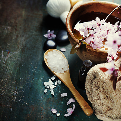 포토 JPG 해외이미지 꽃잎 실내 사람없음 물 수건 벚꽃 사발 나무바닥 스파용품 아로마테라피 나무숟가락 스톤 허브볼 아로마오일 입욕소금 해외202004 해외포토 자연요소 꽃 바닥 내부 위생용품 숟가락 스파 미용용품 사기그릇 오일_화장품 오브젝트 소금 테라피 파일형식