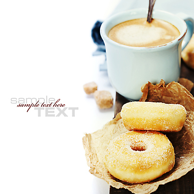 포토 JPG 해외이미지 디저트 실내 타이포그라피 사람없음 도넛 달콤 커피잔 흰배경 라떼 카피스페이스 해외202004 해외포토 문자 커피 음식 백그라운드 잔 내부 공백 흰색 맛 파일형식
