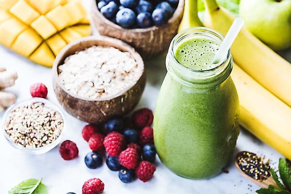 포토 JPG 해외이미지 과일 바나나 건강 빨대 사람없음 하이앵글 주스 사과 채식 다이어트음식 스무디 음료수병 저칼로리식단 디톡스 귀리 해외202004 해외포토 음료 뷰포인트 다이어트 곡류 식단 저칼로리 병_담는 파일형식